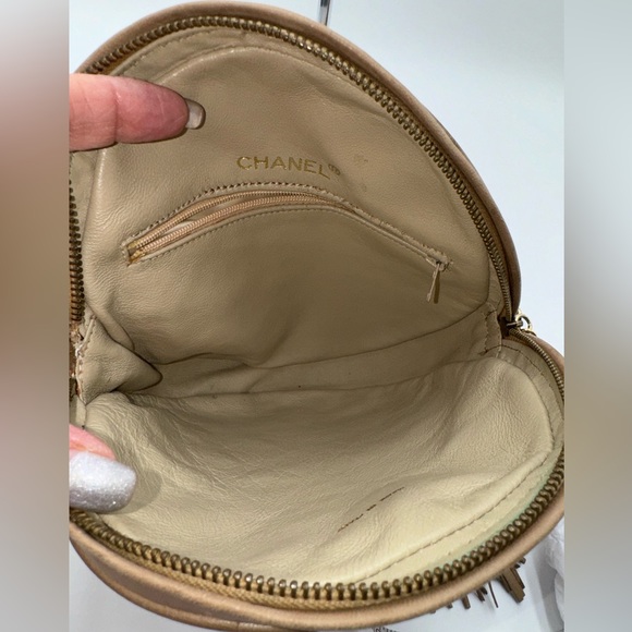 Chanel-Authentic-Vintage- Round Tassel Crossbody Bag Quited Gold matelasse chain - Picture 11 of 14